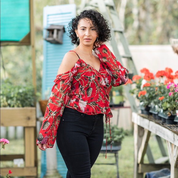 NEW! 🖤 Aura’s Floral Wrap Crop Top - Picture 4 of 4